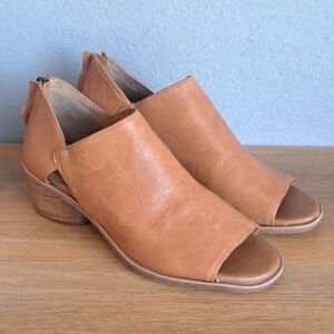 Sofft Carleigh Women’s 9.5 Luggage Tan Leather Peep Toe Zip Sandals 2-Inch Heel